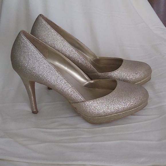 Heels champagne color - Picture 4 of 9